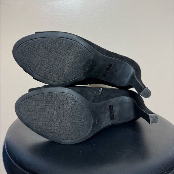 SALE! Black Unisa Faux Suede Peep Toe Booties Size 7 EUC - Picture 6 of 6